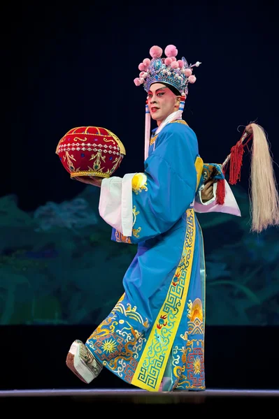 Actor de ópera tradicional chino con disfraz teatral — Foto de Stock