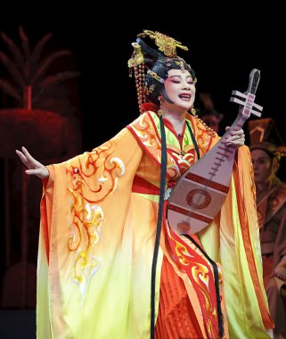 Güzel Çinli geleneksel Çin opera aktrisi