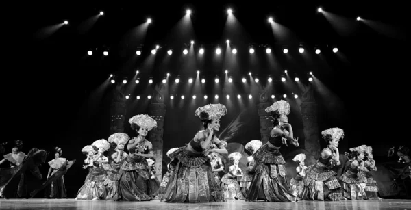 中国民族舞蹈的彝族 — 图库照片