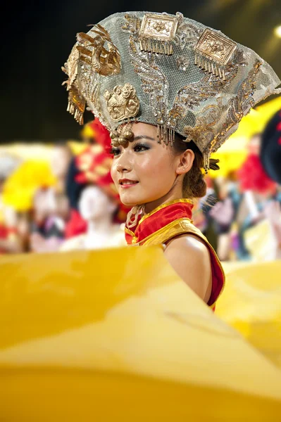 Китайский этнический танцор И — стоковое фото