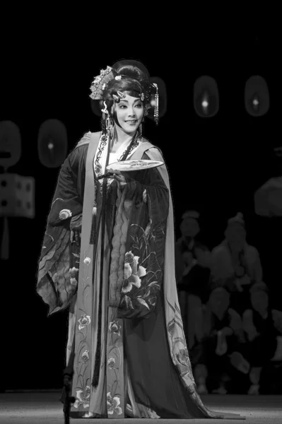 Ganska kinesiska traditionell opera skådespelare. — Stockfoto