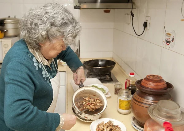 Cocinar abuela —  Fotos de Stock