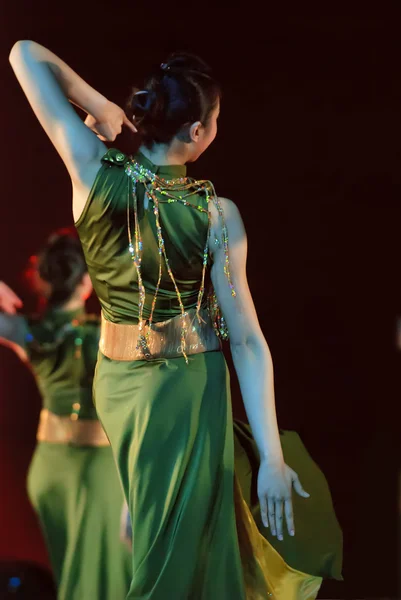 Chinese modern dancers — Stock Photo, Image