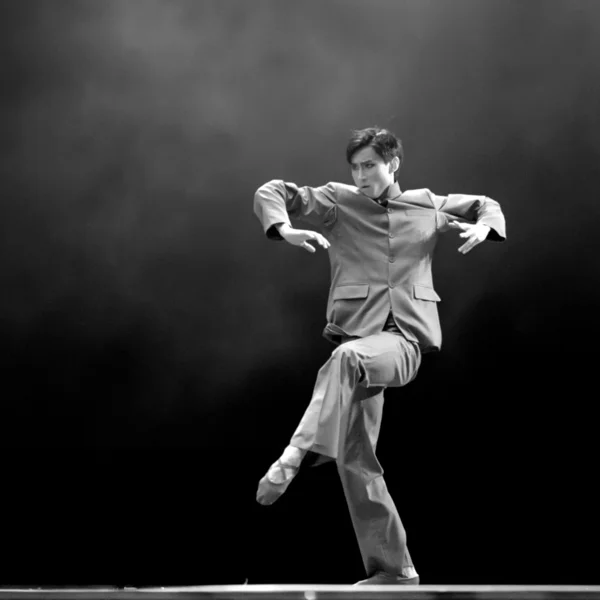 Bailarina moderna — Foto de Stock