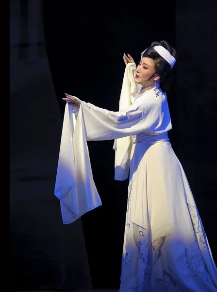 Csinos kínai tradicionális opera színésznő. — Stock Fotó