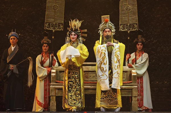 Acteurs d'opéra traditionnels chinois avec costume théâtral Images De Stock Libres De Droits