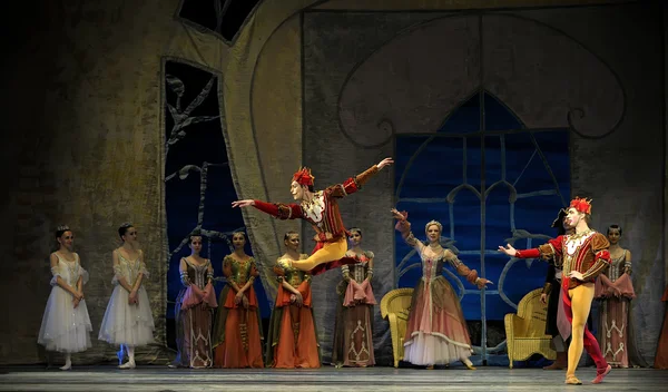 Балет "Лебединое озеро" в исполнении российского королевского балета — стоковое фото