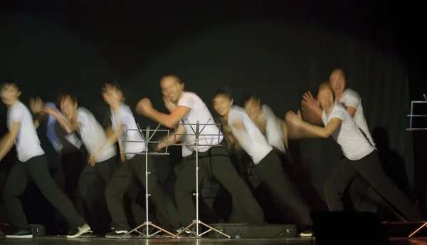 ヒップホップ ダンスで実行「ソロ」フランスの現代舞踊団 — ストック写真