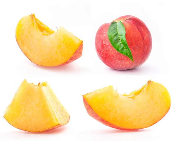 Персик и ломтик — стоковое фото