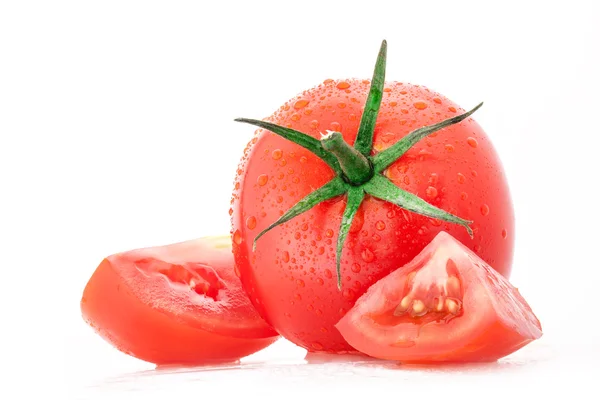 Su damlaları ile domates — Stok fotoğraf