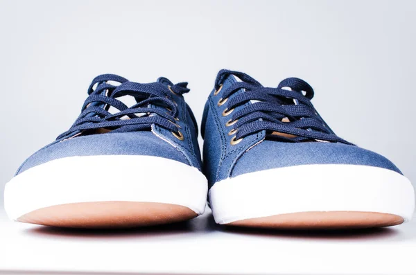 Sneakers blu da vicino — Foto Stock