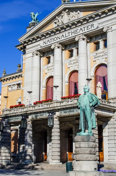 Здание Национального театра в Осло — стоковое фото