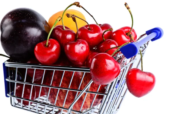 Variedade de frutas no carrinho de compras — Fotografia de Stock