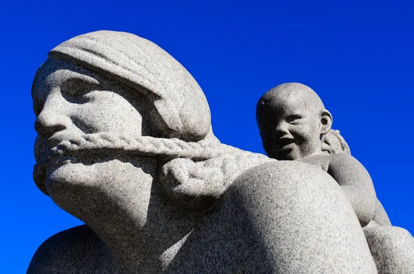 Скульптурная мать — стоковое фото