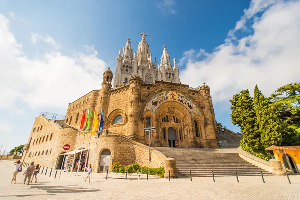 Церковь Тибидабо на горе в Барселоне — стоковое фото