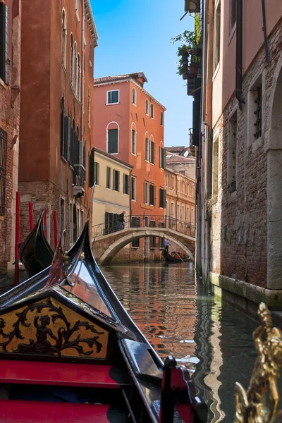 A view from gondola during the ride through the canals of Venice — Stock Photo, Image