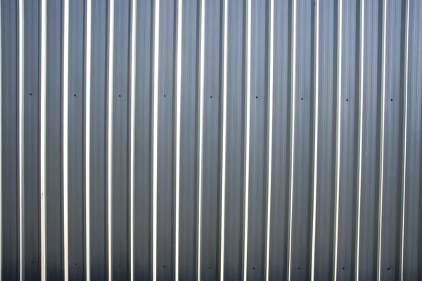 Κυματοειδές λαμαρίνας φράχτη με φυσικό κοκκώδη υφή — Φωτογραφία Αρχείου