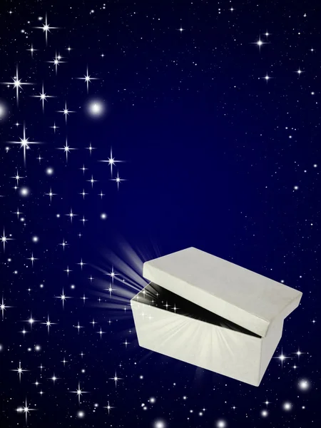 Otevřené kouzelné krabičky na noční obloze pozadí — Stock fotografie