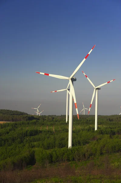 Turbiny wiatrowej energii, biały — Zdjęcie stockowe