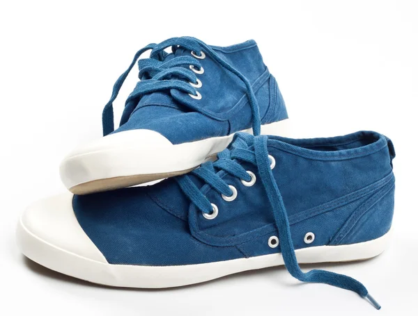 Een paar nieuwe blauwe schoenen — Stockfoto