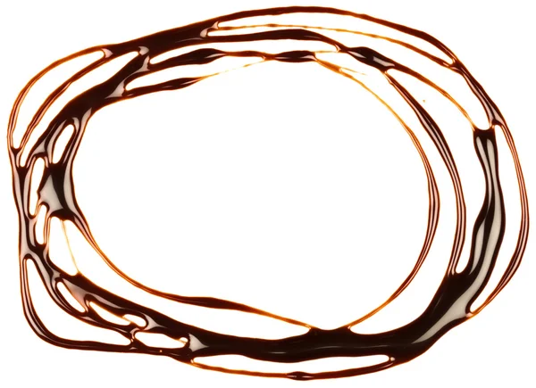 チョコレート シロップの点滴フレームは孤立した白い背景の上 — ストック写真