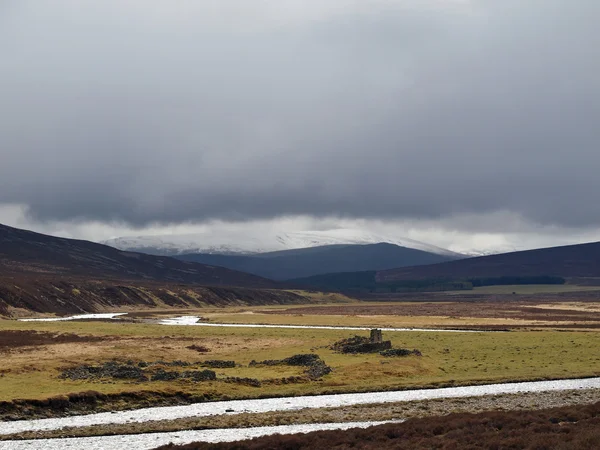 Dee rivier, witte brug gebied, cairngorms, Schotland — Stockfoto