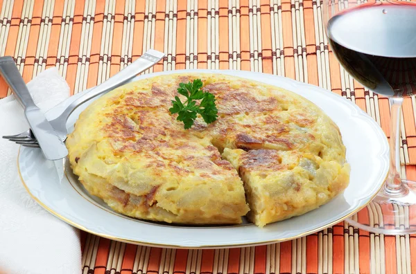 Испанская тортилья с картошкой и луком — стоковое фото