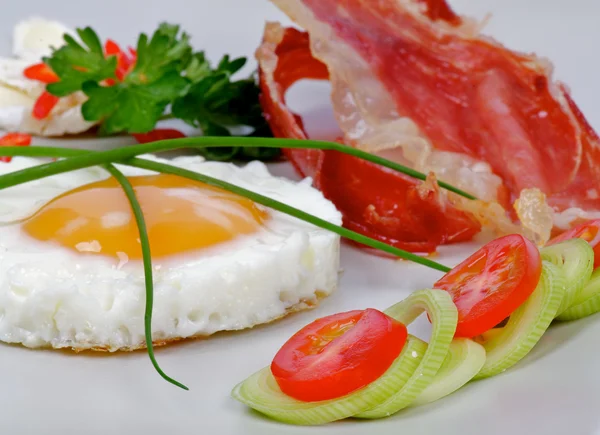 Fried Eggs Sunny Side Up with greens and bacon — Stock Photo, Image