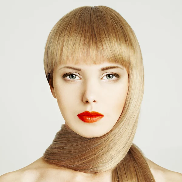 Plavými vlasy. krásná žena tvář make-up — Stock fotografie
