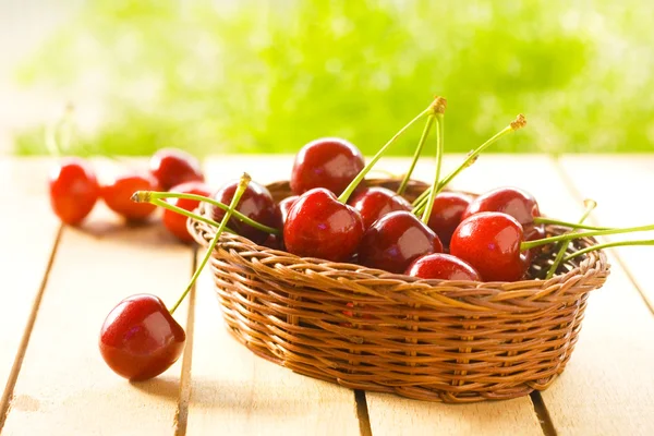 Cerejas deliciosas e frescas — Fotografia de Stock