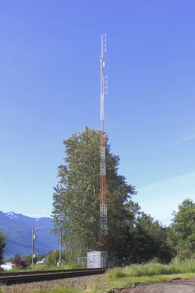 Venkovské signál přenosu věž — Stock fotografie