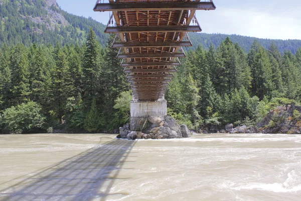 British Columbia tarihi alexandra Köprüsü altında — Stok fotoğraf