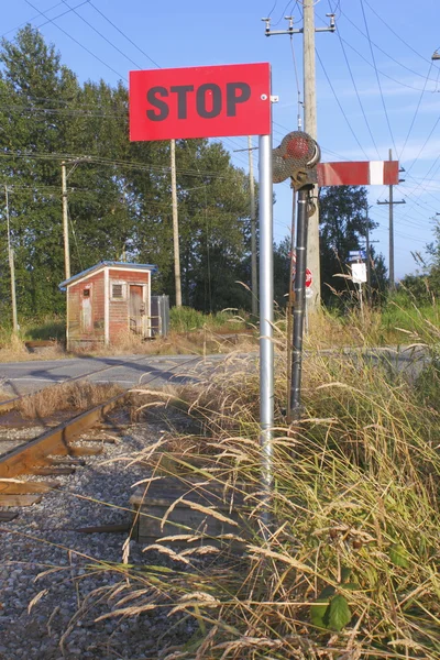 Señal de parada de tren antigua y antigua — Foto de Stock