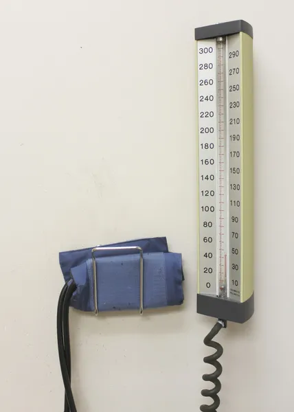 Monitor pressione sanguigna professionale — Foto Stock
