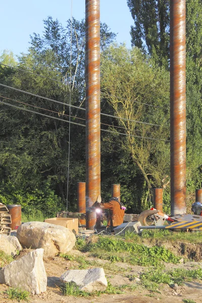Pilones, pilones o postes de puente de soldadura — Foto de Stock