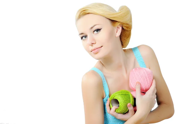 Beautiful young girl who holds the ball of yarn — Stock Photo, Image