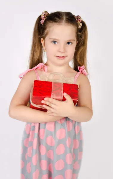 Portrait of little girl holding gift box — Stock Photo, Image