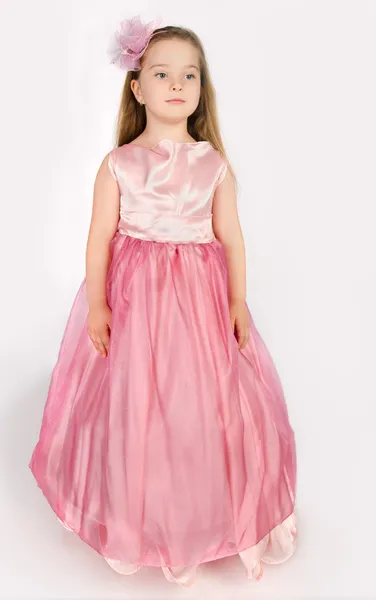 Portret van schattig lachend klein meisje in prinses jurk — Stockfoto