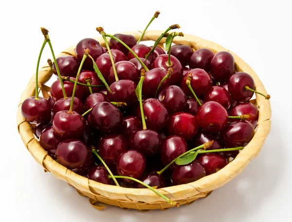 Mand met rijpe natte cherry geïsoleerd — Stockfoto