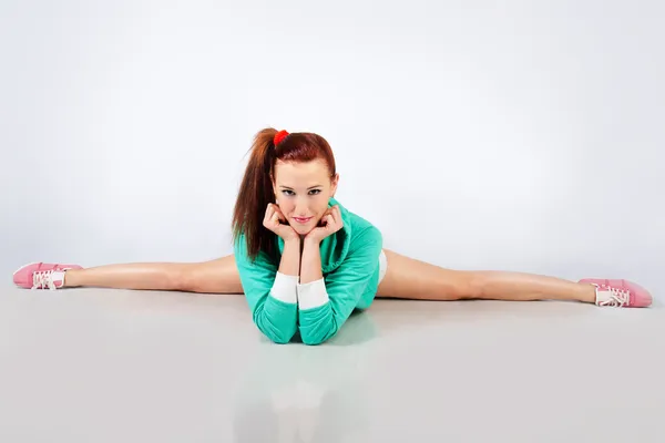 Gymnaste fille mignonne isolé — Photo