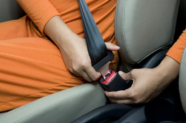 Asegurar el cinturón de seguridad —  Fotos de Stock