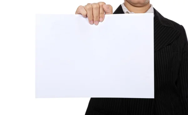 Женщина держит бланк бумаги — стоковое фото