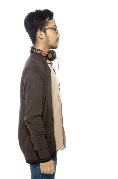 Mladý muž poslouchající hudbu — Stock fotografie
