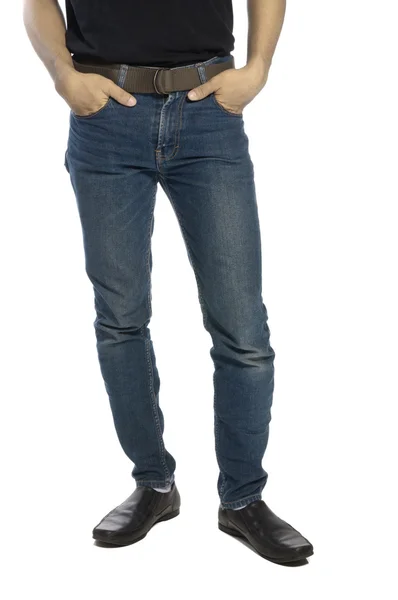 Człowiek nosi dżinsy — Zdjęcie stockowe