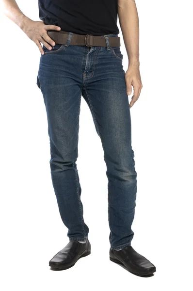 Człowiek nosi dżinsy — Zdjęcie stockowe