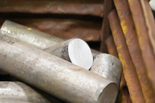 Круглая заготовка из металла — стоковое фото