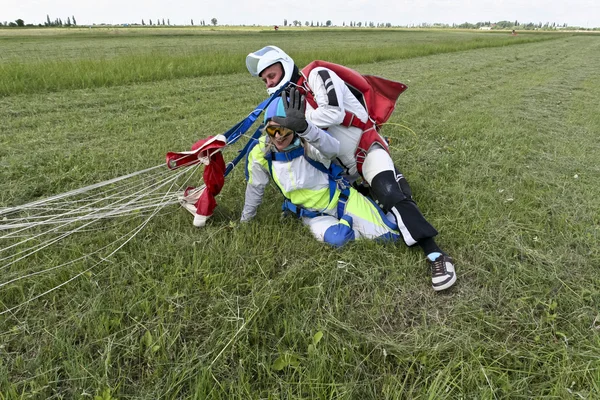 跳伞运动的照片。串联. — 图库照片