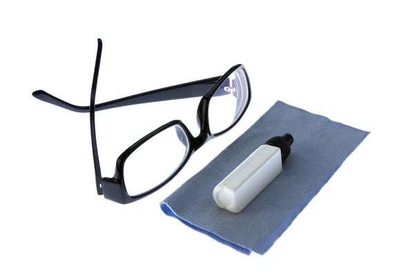 Óculos e um pano de limpeza — Fotografia de Stock