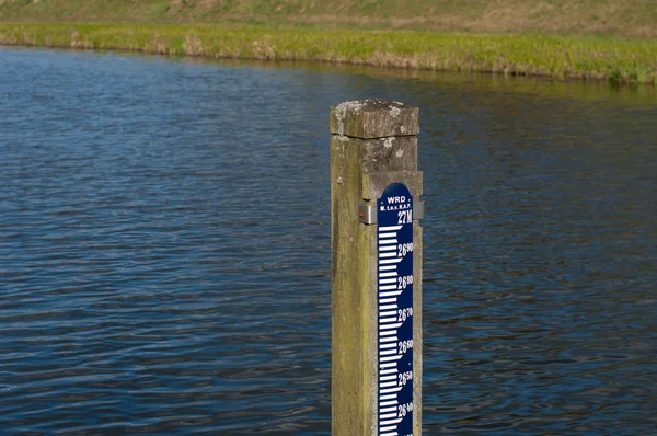 Régua de nível de água — Fotografia de Stock
