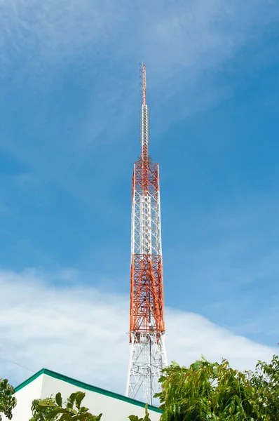 Torre de comunicaciones —  Fotos de Stock